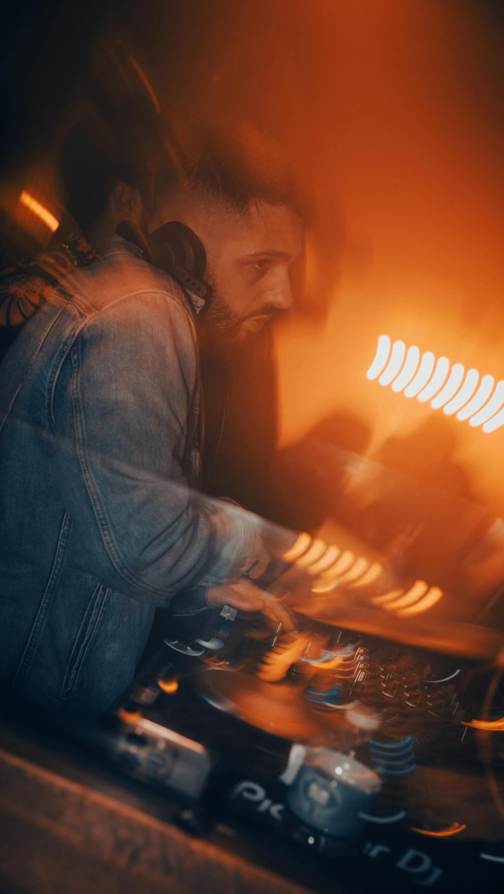 How to Book a Dear Darling VIP&nbsp;Table?